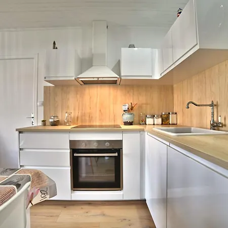 Hébergement de vacances Les Cariatides By Interhome